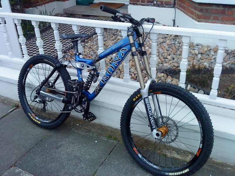 Kona Stinky Deluxe before loading it up for its first outing to the forest of dean :)