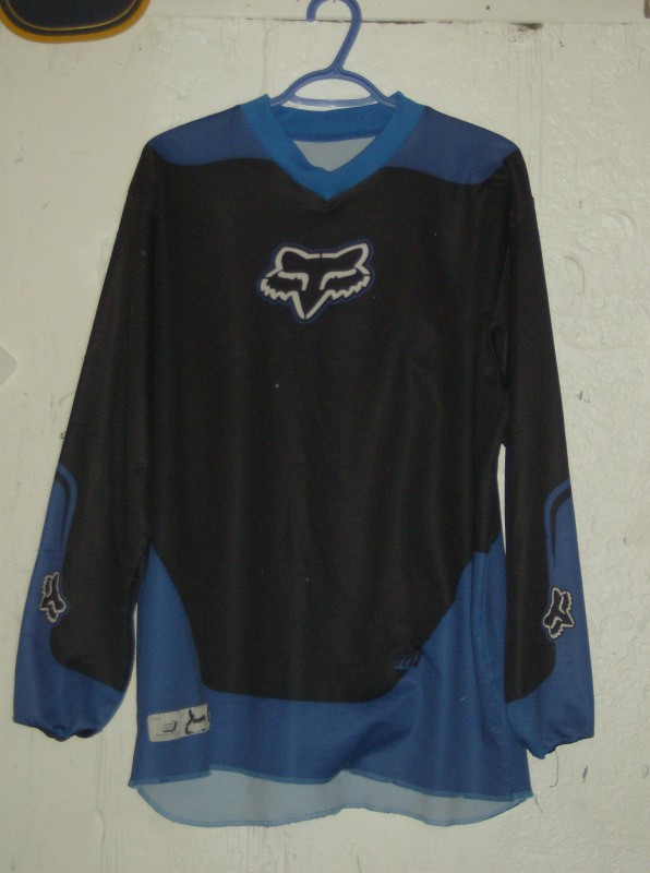 Another photo of my 2005 Fox M1 jersey since the other photo sucked.