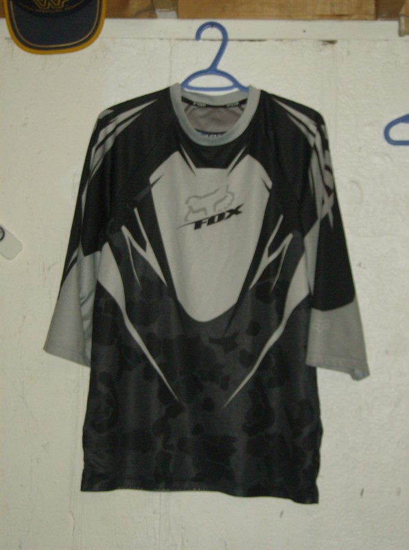 My new 2008 Fox Blitz 3/4 sleeve jersey.