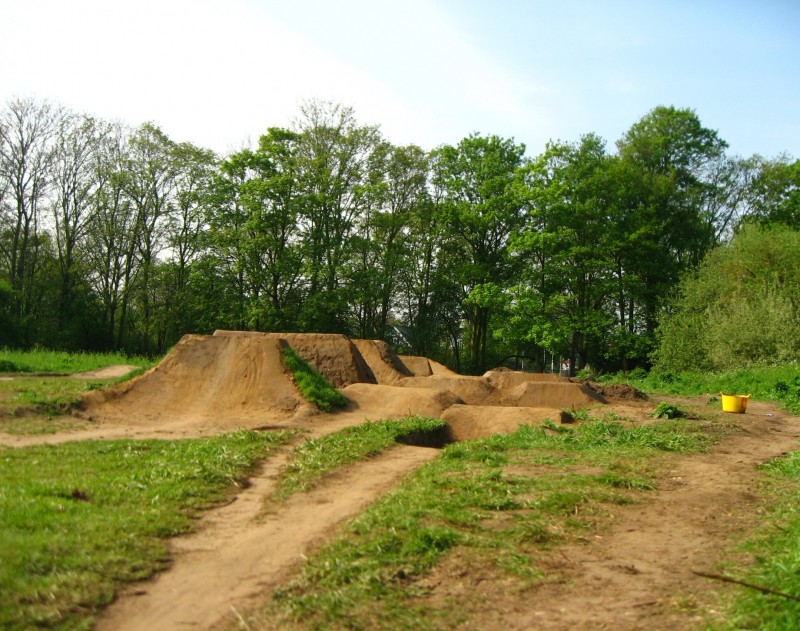Jumps and pump track in progress
