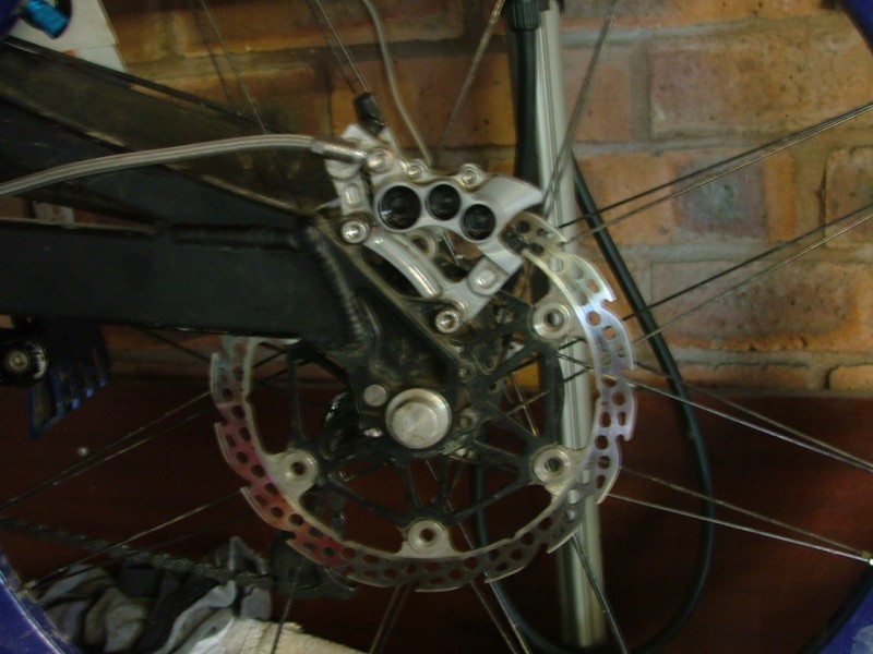 had to put some pics up of ma brakes, love them so much, could stop planets, hope moto 6 ti