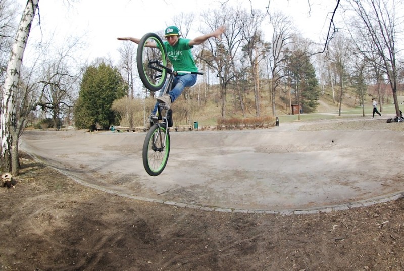 A tuck-no from the Helsinki street/park-mtb jam 3rd of may