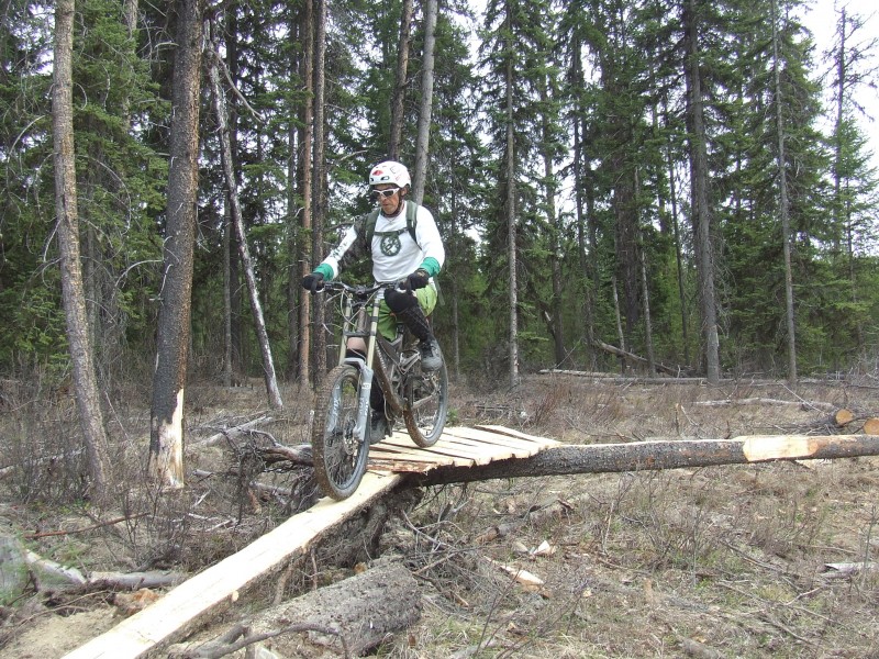 Testriding the log ride. Part of a new trail I'm building right now. Some singletrack, old logging roads, deer tracks.... 15 km cross-country loop close to home.