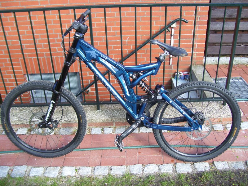 2005 norco atomik in need of a new owner, needs a new mech hanger (link can be given) in v.good condition. hardly been riden few scratches as expected on a dh/fr bike