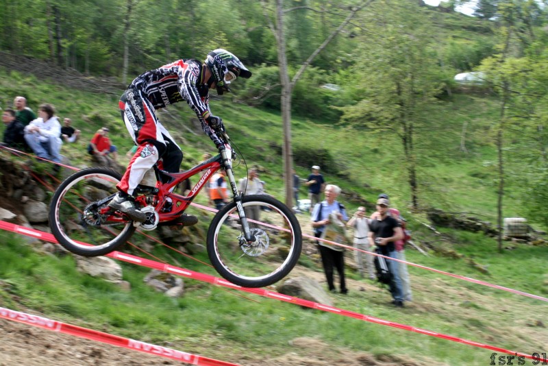 WC 2 Nissan UCI La Bresse France 2009.

sam hill, team monster specialized