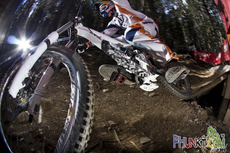 <img src='//ep1.pinkbike.org/p1pb6168857/p1pb6168857.jpg' /> Stevie Smith in Vallnord, Andorra WC 2009.