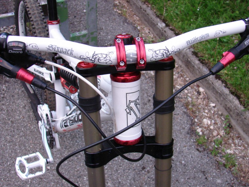 Parts of my Blindside Bike : Six Pack Millenium handlebar and Six Pack SPlitz stem !
