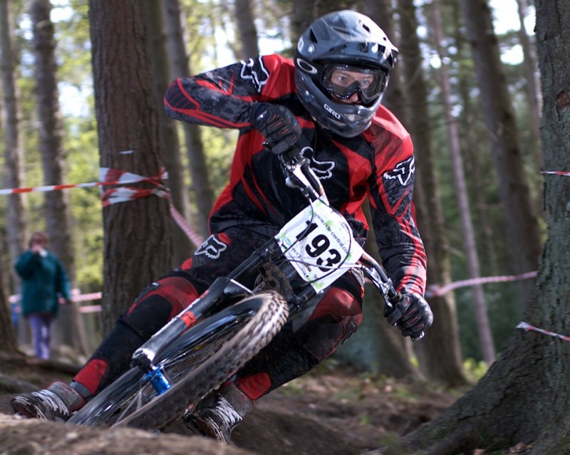 Me racing (again) at Northern DH round 2

Photo from olivercoats.co.uk