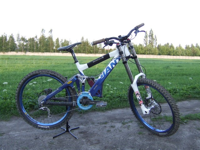Giant Glory DH with 888 RC3 WC.
My modified bike for 09' season.