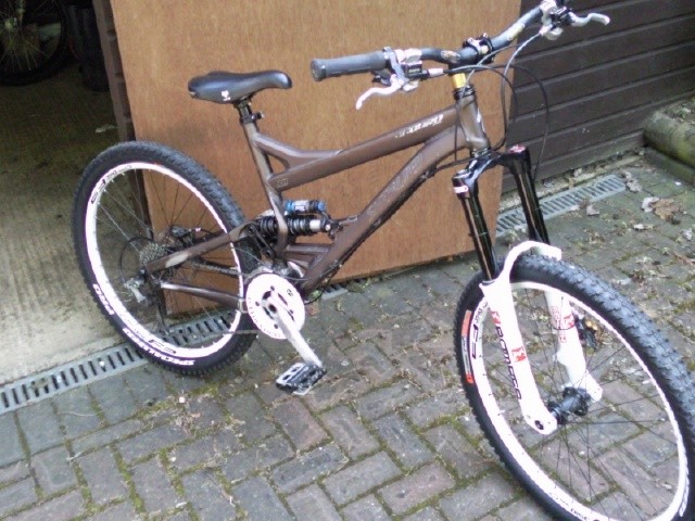 My bike with new wheels.. finaly got them sorted :)