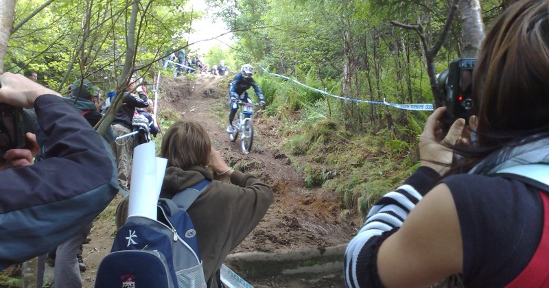 2009 UCI world cup event on Steve Peats home turf. Hill looked set to win by knocking nearly 6 seconds of pole time before Minaar destroyed the whole thing.