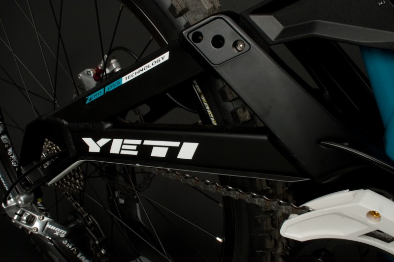 Yeti 303R-DH - Cable routing and rear mech.