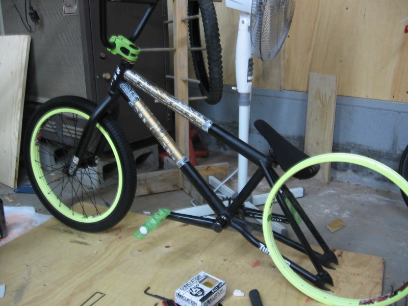 My biek so far, just waiting on back spokes there now ! also got some new grips, suelo, tubo, cant see them in the photo though.