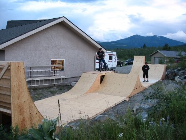 Mini ramp built by Favorit Cycles for the Goat Style event.