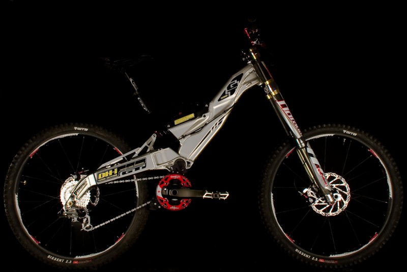 GT DHi with Dorado and Easton Havoc DH wheels.