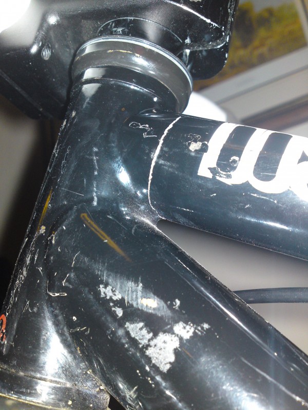 The crack/split goes all the way around the top tube :( 05/06/2009