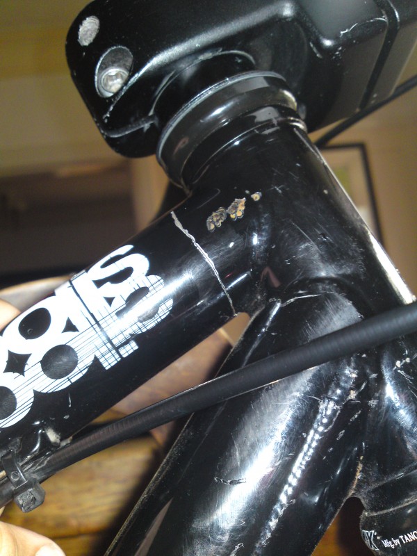 Pic showing where my frame has cracked, only realised today. The crack/split goes all the way around the top tube except for a small area on the top. 05/06/2009