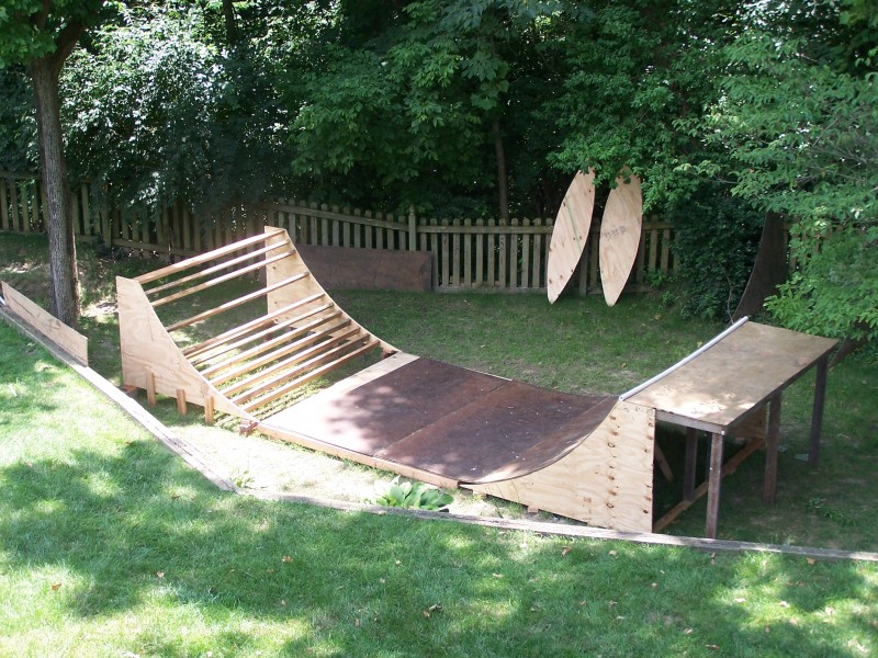 almost finished with new mini ramp!!!! :P