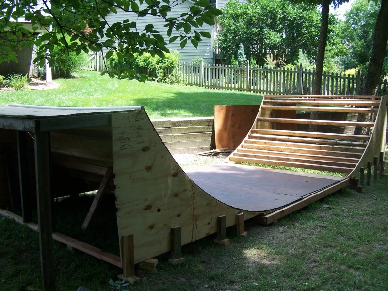 almost finished with new mini ramp!!!! :P
