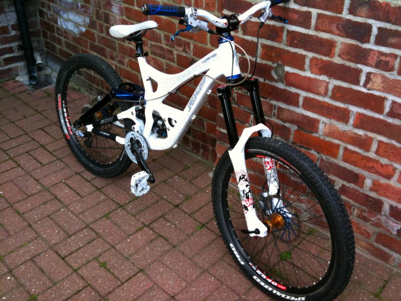 Specialized Demo 7 with new Dangerboy levers and THE grips