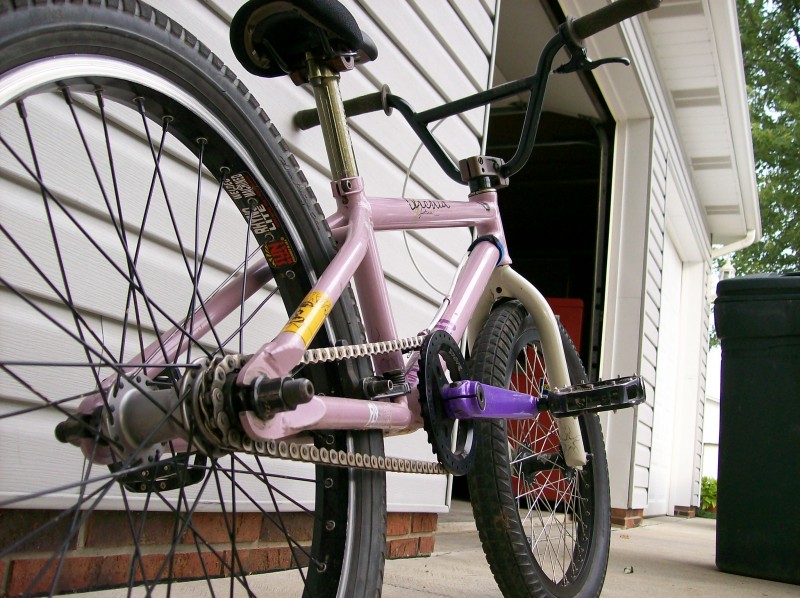 Cranks may look blue but are actually purple. It matches the downtube sticker.