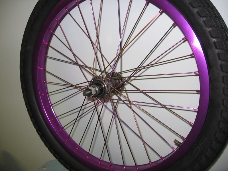 custom wheel, hub vandero race grey, ion plated purple spokes, pink nipples, hoffman purple rim