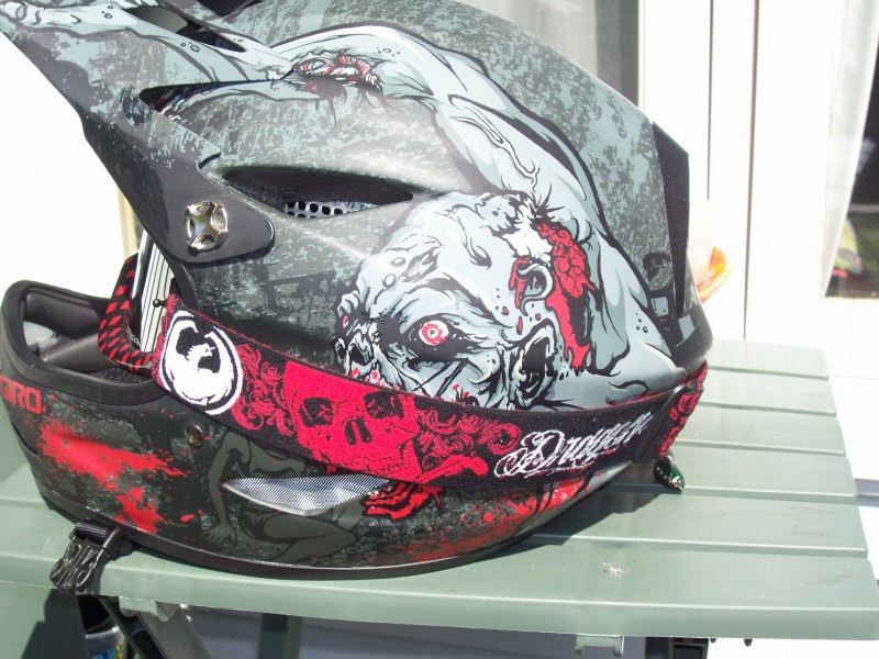 My Helmet and goggles
Giro Remedy Matte Titanium Zombies
Dragon mdx MIKE GIANT