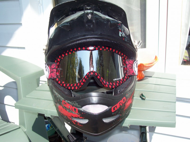My Helmet and goggles
Giro Remedy Matte Titanium Zombies
Dragon mdx MIKE GIANT