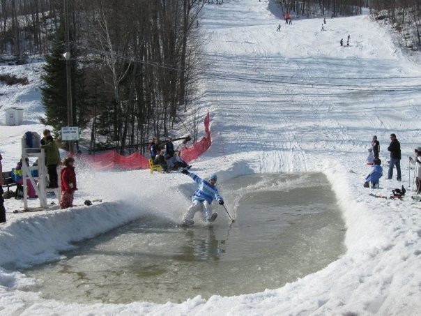 Spring ski riding at Vallée du parc.
