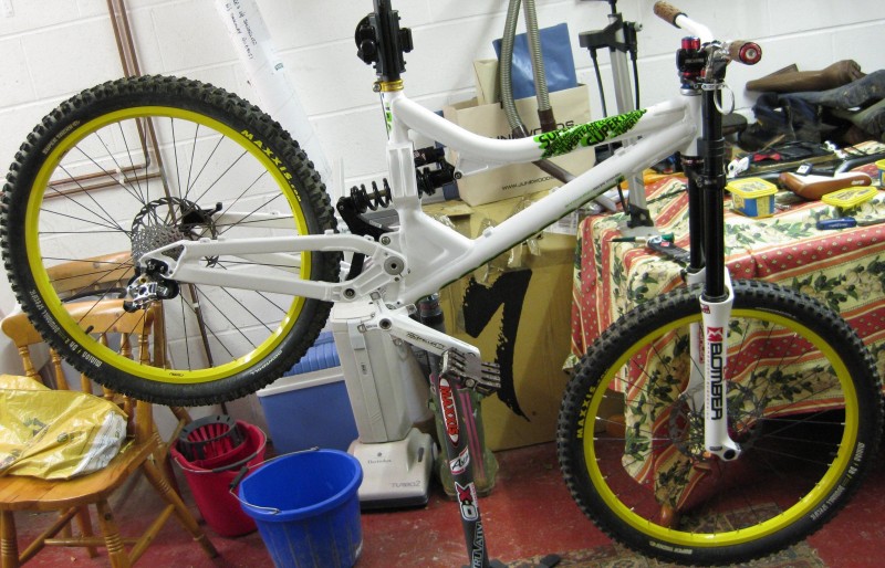 Mikes new commencal supreme dh vip, start fo the build