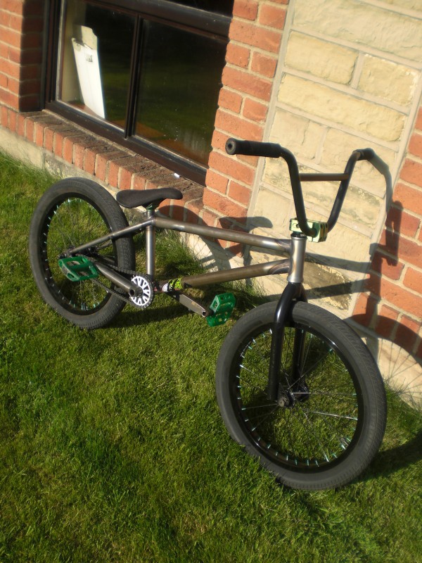my new fit hawk v2 with demolition zero rim federal freecoaster bunion front hub shadow conspiracy green bit and seat BSD too loose bars abike co grips and pedals and fly 2 1/2 pc cranks 

weight 21.68lbs hahah
