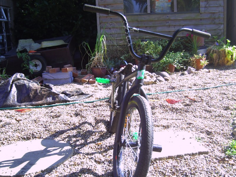 Updates, sprayed brake surface on the back, new chain, sprocket - Stolen,bars - Blank, tyres - F;Mtread R;Ko-Rolla,pedals - Seventies Plastic,forks - Odyssey G.I