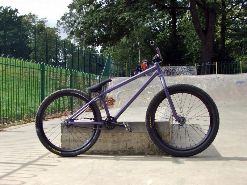 ma bike sprayed metalic purple (: