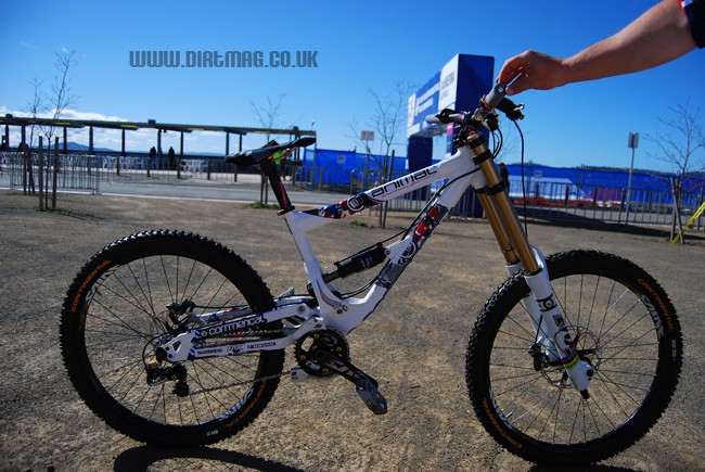 gees commencal