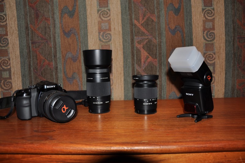 sont a100 body+ 4 lenses (50mm not pictured) + flash and extra batt. GOOD DEAL!!