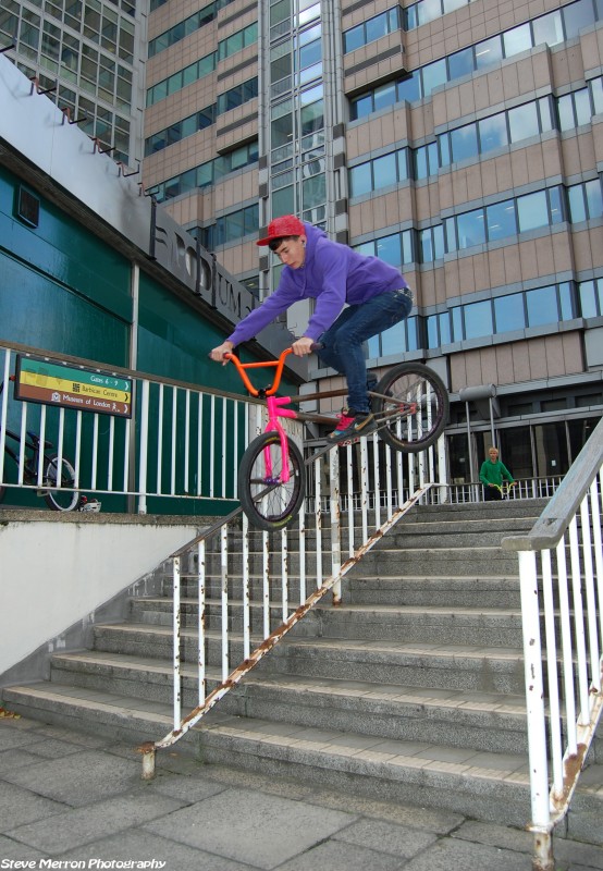 me tooth grinding handrail