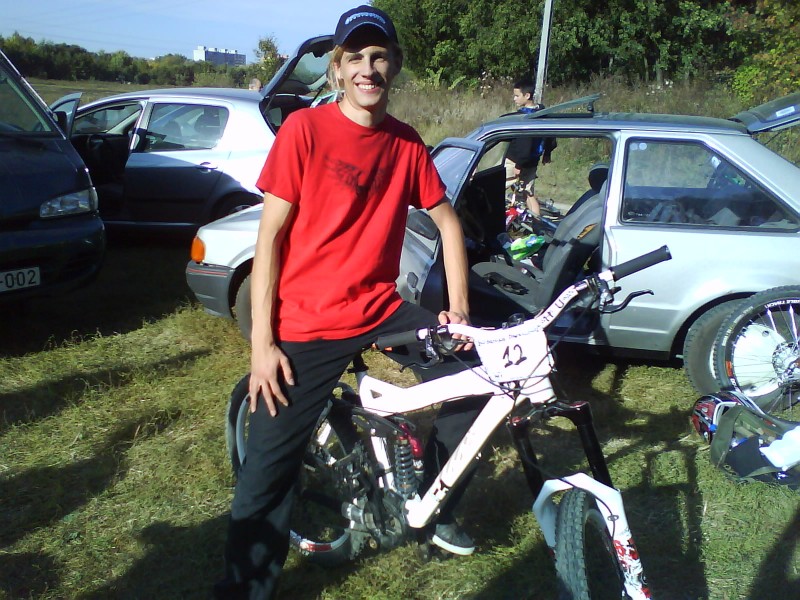 At BarcikaDH 2009, in handsome style, on Szabi's bike.