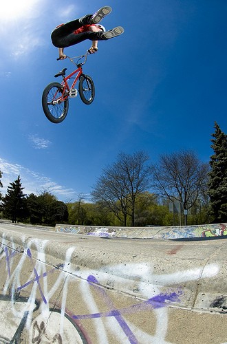 No footed can over the spine. Photo by Adam Morowka