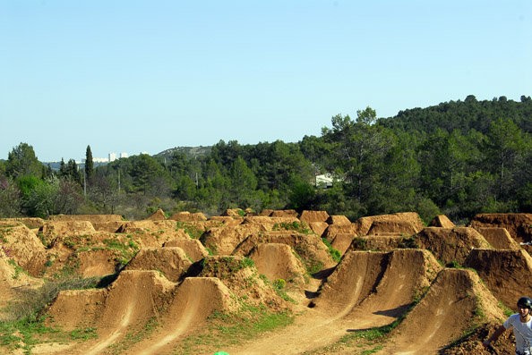 you can see why they call it mole  hill bike park:L but wot a place (4 week of the tour)