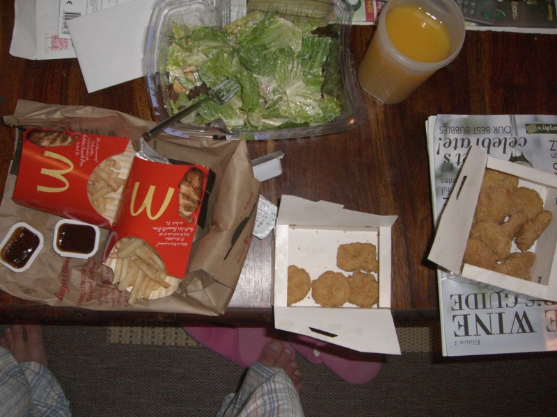 20 chicken nuggets 4 BBQ sauce 2 large chips cup of OJ and caeser salad