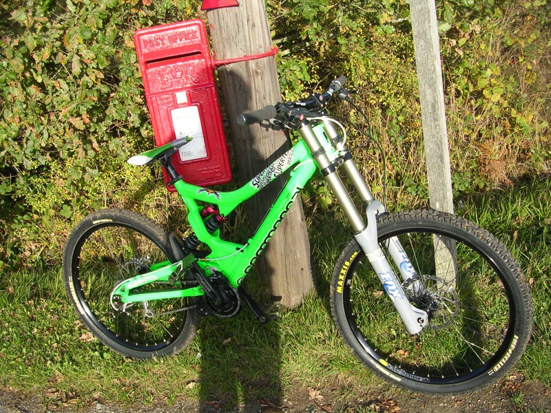 Damn you royal mail and your  your postal strike!......2008 Commencal supreme DH superteam