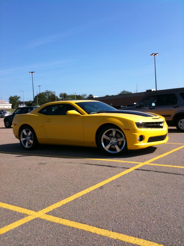 camaro i saw at an intersection, followed to the mall and took iphone pictures of