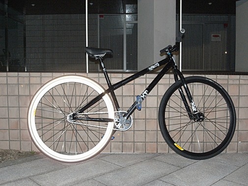 Blk Mrkt Riot fixie I came across on the web. Check here to see more of it http://edged.exblog.jp/11860422/