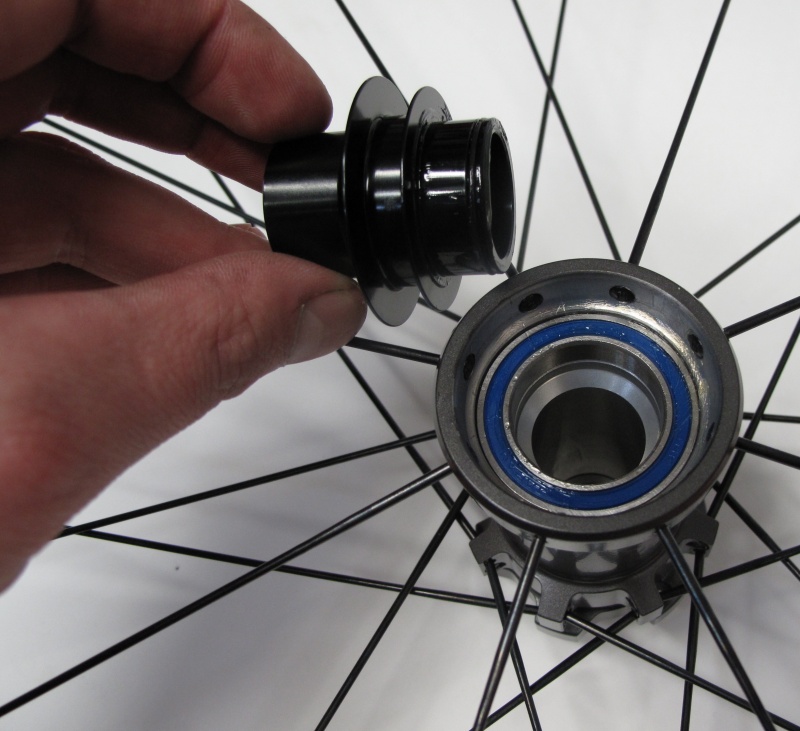 Specialized Roval Traverse EL wheelset front hub with 20 mm adapter