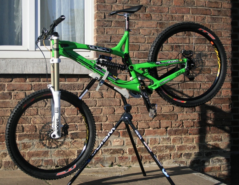 MY NEW BIKE FOR THE "NISSAN DONWHILL CUP 2010"