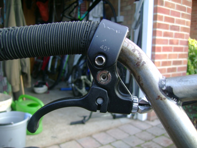 rear view of primo pro lever, with clampin mecanism which allows you to clamp onto the bend of the bar.