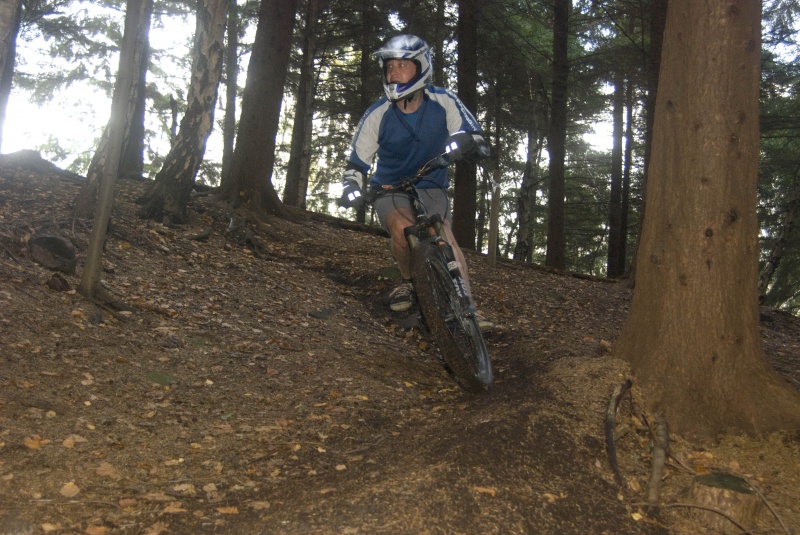 A day at ambergate (shining cliff) doing a spot of light DH.