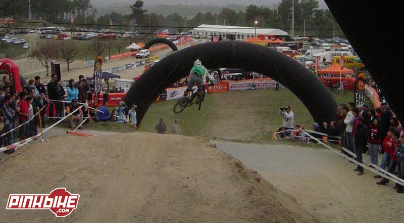 Road gap to finish line. Maxxis Cup DH in Gouveia. March 20th 2005. 