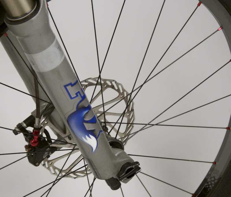 A proven Fox 36 RC2 graces the front of the Enduro