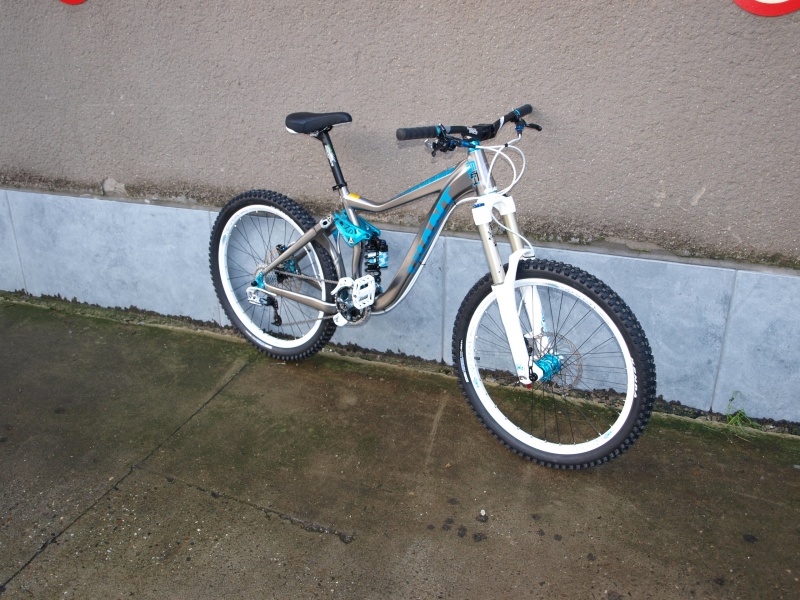 My new Giant faith stock bike, will change some parts